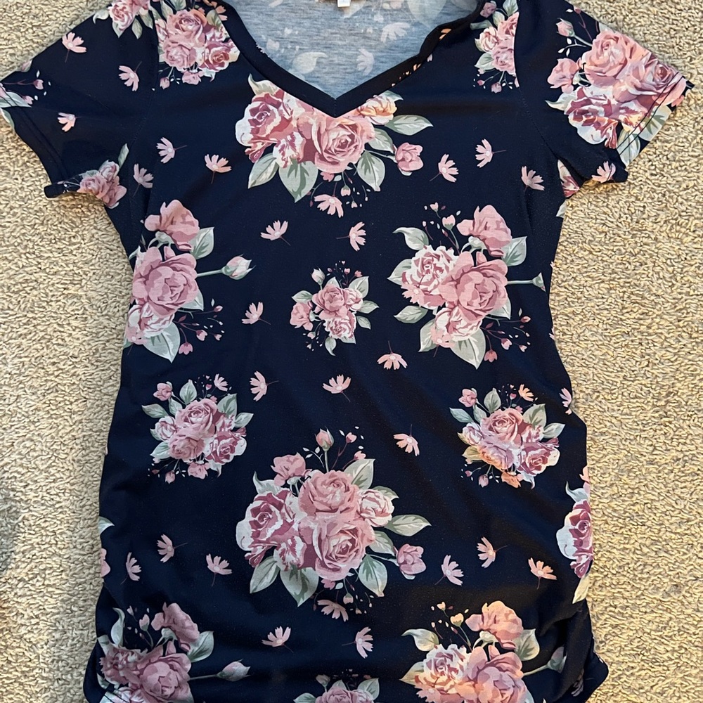 Short sleeve floral maternity shirt